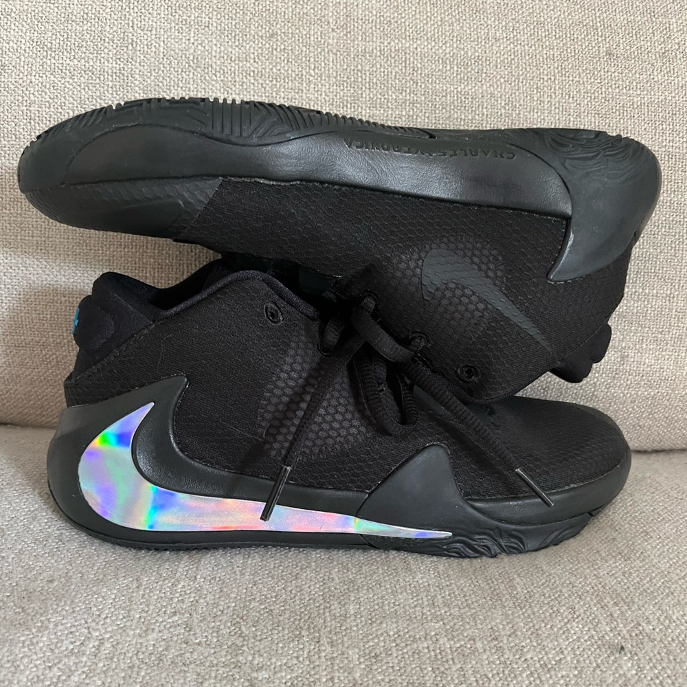 New no box Nike air walk big boy 5.5